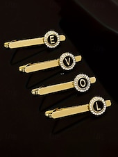 Недорогие Свадьба ACC-Комплект из мужского зажима для галстука, запонок и булавки для лацкана из сплава – элегантный черно-золотой дизайн с кристаллами, персонализированный 26 инициалами, идеальный подарок для официальных мероприятий и делового дресс-кода