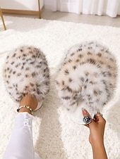 levne Dámské pantofle a žabky-Dámské pantofle s leopardím vzorem – měkká, útulná vnitřní obuv pro relaxaci, lenošení a pohodlí v chladném počasí