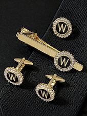 Недорогие Свадьба ACC-Комплект из мужского зажима для галстука, запонок и булавки для лацкана из сплава – элегантный черно-золотой дизайн с кристаллами, персонализированный 26 инициалами, идеальный подарок для официальных мероприятий и делового дресс-кода