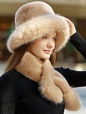 abordables Sombreros de mujer-Conjunto de gorro y bufanda de piel sintética para mujer – disponible en varios colores, suave y acogedor para el invierno, perfecto para la moda de clima frío.
