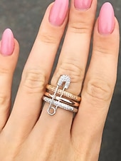 levne Dámské prsteny-Dámský vánoční měděný prsten - elegantní tříbarevný design s čirými kameny, ideální jako sváteční dárek, slavnostní a stylový doplněk pro běžné i formální příležitosti