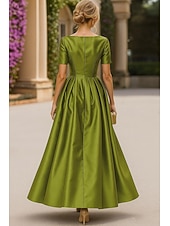  A-linja Polven yli Cocktailmekot Tyylikäs Lyhythihainen Venekaula-aukko Puutarhajuhlat Häät Tafti Joustava satiini kanssa Laskokset