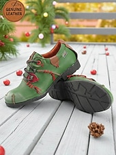preiswerte Damenschnürschuhe-Grüne Oxford-Schnürschuhe aus Leder für Damen mit roten Nähten, handgefertigte Retro-Freizeitschuhe für Damen, perfekt für Weihnachtsoutfits und den Alltag im Herbst