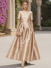  A-linja Polven yli Cocktailmekot Tyylikäs Lyhythihainen Venekaula-aukko Puutarhajuhlat Häät Tafti Joustava satiini kanssa Laskokset