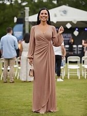preiswerte Bodenlänge-Schlauchkleid Bodenlang Kleid für Hochzeitsgäste Abendkleid Brautmutterkleid Langarm V Ausschnitt Elegant Einfach Formell Hochzeitsgast Verlobungsfeier Krepp mit Raffung