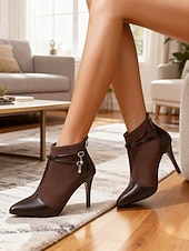  Női barna magas sarkú bokacsizma kulcstartó díszítéssel - elegáns sikkes stílus, tökéletes irodai viseletre, hivatalos alkalmakra és esti rendezvényekre