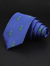 abordables Accessoires de Noël-Cravates de Noël pour hommes – en polyester avec des motifs festifs de bonhommes de neige, de père Noël et de sapins, parfaites pour les fêtes et célébrations de fin d&#039;année.