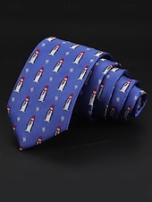 abordables Accessoires de Noël-Cravates de Noël pour hommes – en polyester avec des motifs festifs de bonhommes de neige, de père Noël et de sapins, parfaites pour les fêtes et célébrations de fin d&#039;année.