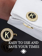 Недорогие Свадьба ACC-Комплект из мужского зажима для галстука, запонок и булавки для лацкана из сплава – элегантный черно-золотой дизайн с кристаллами, персонализированный 26 инициалами, идеальный подарок для официальных мероприятий и делового дресс-кода