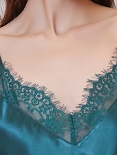 tanie Jednoczęściowe piżamy (kombinezony) damskie-Damskie Koszula nocna Codzienny Miękkie Satynowe Czyste kolory Koronka Odkryte plecy Sukienka Codzienny Dom Łóżko Bez rękawów Paski Błękit jeziora Czarny Biały Rumiany róż Czerwony Lato Luźna