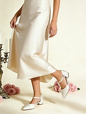 levne Družička-Bílé dámské lodičky s nízkým podpatkem a špičatou špičkou a páskem na kotník – svatební, společenské a společenské boty