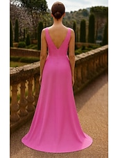 abordables Robes de Soirée en A-A-Line Sweep Brush Train Evening Gown Formal Dress Elegant Mother Of The Bride Semi-formal / Cocktail Sleeveless V Neck Wedding Formal Chiffon Satin with Pleats Appliques