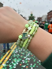 baratos Acessórios-Conjunto de pulseiras femininas para o Dia de São Patrício, pulseiras empilháveis de várias voltas com contas verdes, estilo trevo da sorte, materiais de liga metálica e cristais sintéticos, joias festivas irlandesas para mulheres.