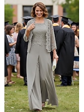baratos Macacões da mamãe-Linha A Traje de 3 peças Terno-calça Longo Vestido Para Mãe dos Noivos Sem Manga Manga Longa Com Alças Finas Elegante Formal Convidado do casamento Chiffon Renda de Cordão Embrulho incluido com Renda