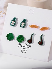  女性用アクリル製聖パトリックの日のイヤリングセット。楽しいレプラコーン、ビールジョッキ、クローバーのデザイン。聖パトリックの日、カーニバル、普段使いに最適です。