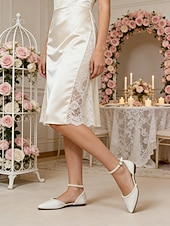 Недорогие подружка невесты-женские белые туфли на плоской подошве с острым носком, украшенные жемчугом, с ремешком на щиколотке — идеально подходят для свадеб и официальных мероприятий