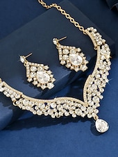 preiswerte Hochzeit ACC-Rotes Kristall-Halsketten-, Ohrring- und Armband-Set für Damen, goldfarbener Strass-Statement-Schmuck, eleganter Glamour-Stil für Partys &amp;Abendveranstaltungen