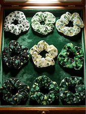  女性用聖パトリックデーシュシュセット、シャムロック柄のヘアタイ9個パック、柔らかく伸縮性のあるポニーテールホルダー、女性用の華やかなアイリッシュグリーンのヘアアクセサリー &女の子、聖パトリックのパレードにぴったり、