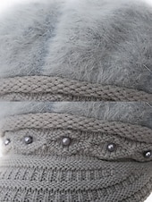 levne Dámské klobouky-Dámská polyesterová čepice z umělé kožešiny, zdobená perlami, dostupná v několika barvách, ideální pro zimní outfity