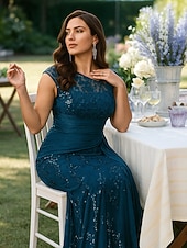 preiswerte Bodenlänge-Schlauchkleid Bodenlang Abschlussballkleid Perlenbestickt Partykleid Brautmutterkleid Kurzarm Rundhalsausschnitt Elegant Vintage luxuriös Formeller Abend Hochzeitsfeier mit Perlenstickerei