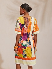 voordelige Bloemenjurken-Satijnen midi-jurk met bloemenprint, geschikt voor op reis of vakantie.
