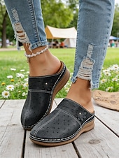 economico Zoccoli e pianelle da donna-Women's Blue Perforated Mule Clogs - Floral Detail Comfort Casual Shoes, Ideal for Garden Walks, Picnics, Daily Errands &amp; Outdoor Gatherings