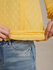 abordables Blusas Sencillas-Top de gasa de doble capa con lunares de vacaciones