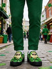 preiswerte Männer Schuhe-Herren-Slipper zum St. Patrick's Day – fröhliches Grün mit Koboldmotiv, perfekt für die Feierlichkeiten zum St. Patrick's Day und für die Freizeit.