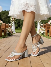 billige Kvinner-Damesandaler med elfenbensfarget blokkhæl og blomsterutsmykning, slingback-sko med åpen tå til bruden, elegant utendørs hage &amp;plen seremoni