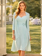 baratos Conjuntos de vestidos para mamãe-Duas Peças Tubinho Até os Joelhos Vestido de convidada de casamento Vestido Para Mãe dos Noivos Manga 3/4 Decote Princesa Elegante Tamanhos Grandes Convidado do casamento Igreja Chiffon Renda