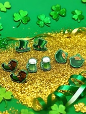  女性用アクリル製聖パトリックの日のイヤリングセット。楽しいレプラコーン、ビールジョッキ、クローバーのデザイン。聖パトリックの日、カーニバル、普段使いに最適です。