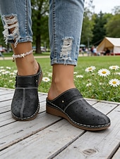 economico Zoccoli e pianelle da donna-Women's Blue Perforated Mule Clogs - Floral Detail Comfort Casual Shoes, Ideal for Garden Walks, Picnics, Daily Errands &amp; Outdoor Gatherings