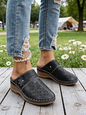 economico Zoccoli e pianelle da donna-Women's Blue Perforated Mule Clogs - Floral Detail Comfort Casual Shoes, Ideal for Garden Walks, Picnics, Daily Errands &amp; Outdoor Gatherings