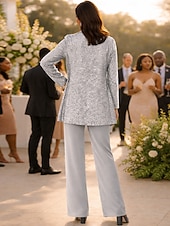 baratos Terninhos de calça da mamãe-Terninho Traje de 3 peças Longo Vestido Para Mãe dos Noivos Sem Manga Scoop pescoço Elegante Convidado do casamento Chiffon Renda Embrulho incluido com Lantejoulas