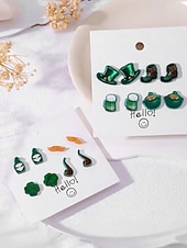  女性用アクリル製聖パトリックの日のイヤリングセット。楽しいレプラコーン、ビールジョッキ、クローバーのデザイン。聖パトリックの日、カーニバル、普段使いに最適です。