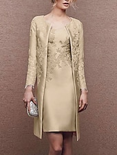 olcso Anya ruha szettek-Kétrészes Szűk szabású Térdig érő Esküvői vendég ruha Örömanya ruha Ujjatlan Kanálnyak Elegáns Molett Esküvői vendég Templom Szatén Csipke Stólával Kabát ruhák val vel Rátétek