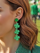 abordables Accessoires-Boucles d'oreilles trèfle en acrylique pour femmes, idéales pour la Saint-Patrick. Modèle léger à paillettes, plusieurs styles disponibles sur le thème du trèfle et de l'Irlande, parfaites pour les défilés, les fêtes, les événements et les célébrations.