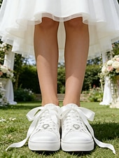  Damskor i spets för bröllop utomhus och trädgård – bekväma brudskor med bandsnören