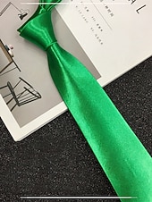 お買い得  アクセサリー-男性用のセントパトリックスデーのグリーンサテンネクタイ。グリーンの複数の色合い、滑らかなポリエステル生地。パレード、パーティー、結婚式、ホリデーのお祝いに最適なクラシックで華やかなスタイルのネクタイ。