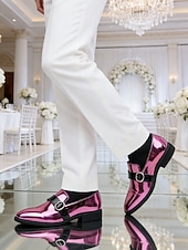 baratos Mocassins-Sapatos masculinos de couro envernizado rosa com fivela e detalhes em preto - sapatos sociais modernos para eventos sofisticados e casamentos.