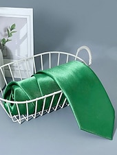 お買い得  アクセサリー-男性用のセントパトリックスデーのグリーンサテンネクタイ。グリーンの複数の色合い、滑らかなポリエステル生地。パレード、パーティー、結婚式、ホリデーのお祝いに最適なクラシックで華やかなスタイルのネクタイ。