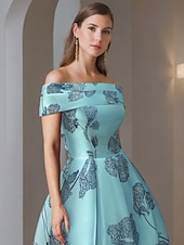preiswerte Cocktailkleider-A-Linie Tee-Länge Cocktailkleider Partykleider Vintage Party Glitzern Ärmellos Schulterfrei Abschlussball Geburtstag Satin mit Glitzer Blumenmuster