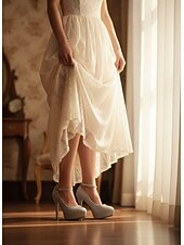 voordelige Bruid-Zilveren plateauhakken met enkelbandje en parelbedel – elegante bruidsschoenen voor avond of glamoureuze bruiloft