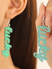 abordables Accessoires-Boucles d'oreilles trèfle en acrylique pour femmes, idéales pour la Saint-Patrick. Modèle léger à paillettes, plusieurs styles disponibles sur le thème du trèfle et de l'Irlande, parfaites pour les défilés, les fêtes, les événements et les célébrations.