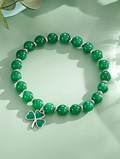  Női ötvözetből és akrilból készült lóheréből készült karkötő és fülbevaló szett, zöld és fehér gyöngyökkel, tökéletes Szent Patrik-napra és mindennapi viseletre.