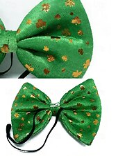  男性用の聖パトリックの日のスパンコール蝶ネクタイ、シャムロックと祝祭の模様が入った緑のポリエステル生地、アイルランドのパーティー、パレード、バー、休日のお祝いに最適な調節可能なドレス用蝶ネクタイ