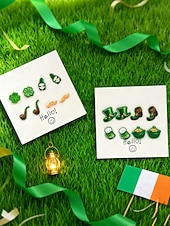  女性用アクリル製聖パトリックの日のイヤリングセット。楽しいレプラコーン、ビールジョッキ、クローバーのデザイン。聖パトリックの日、カーニバル、普段使いに最適です。