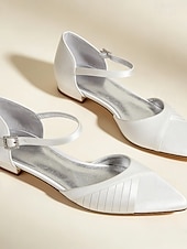 levne Družička-Bílé dámské lodičky s nízkým podpatkem a špičatou špičkou a páskem na kotník – svatební, společenské a společenské boty