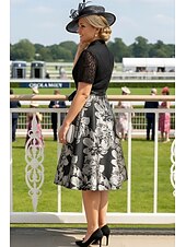 abordables Longitud del té-Corte A Hasta la Rodilla Vestido Derby Vestido de Madrina Manga Corta Escote en Pico Cuello Alto Elegante Ocultar Vientre El derby de Kentucky Satén Encaje con Encaje Lazo(s) Impresión