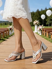 billige Kvinner-Damesandaler med elfenbensfarget blokkhæl og blomsterutsmykning, slingback-sko med åpen tå til bruden, elegant utendørs hage &amp;plen seremoni
